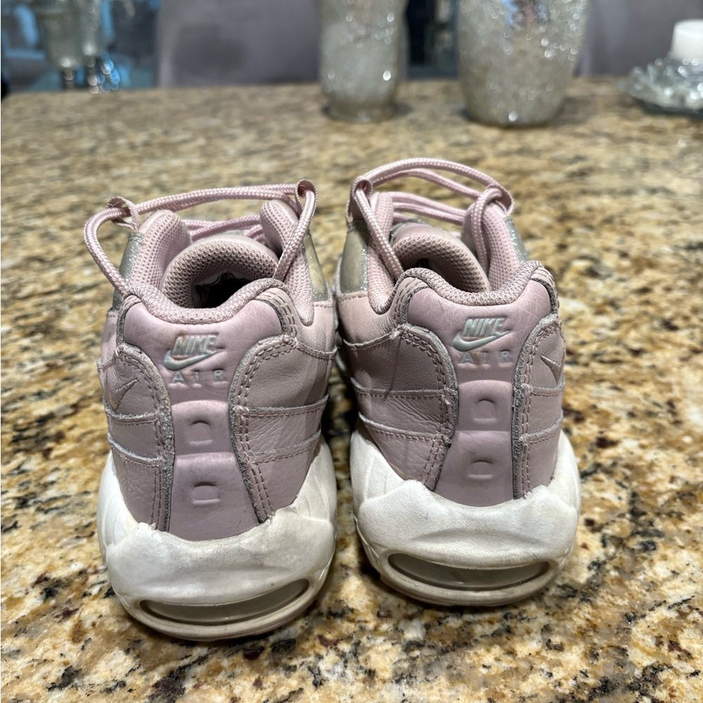 Nike Women's Air Max 95 in Light Pink size 7.5 women’s - Picture 5 of 9